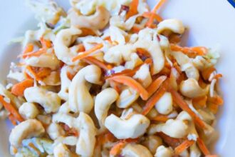 Wholesome Hummus: Perfect Pairing with Pita & Veggies