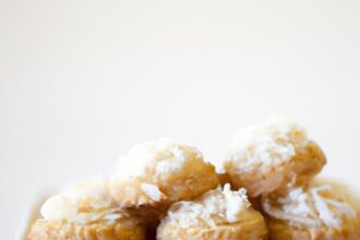 Sweetly Simple: Gluten-Free Coconut Macaroons Delight