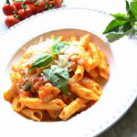 Whip Up Creamy One-Pot Tomato Basil Pasta in Minutes