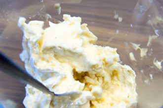 Fluffy & Dairy-Free: Mastering Vegan Whipped Cream at Home