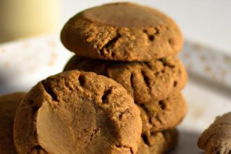 Crispy Vegan Gingersnaps: A Spiced Cookie Delight Recipe